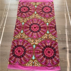 VERA BRADLEY PAISLEY GARDEN BEACH TOWEL HOT PINK MINT GREEN COLORS 33” X 62”